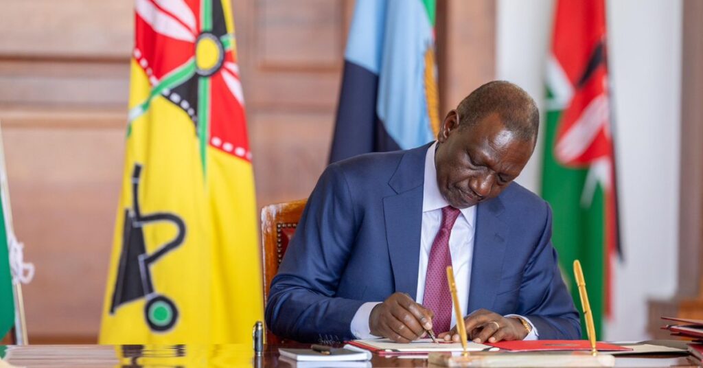 Ruto Signs Sugar Bill 2022, Introduces 4% Sugar Levy