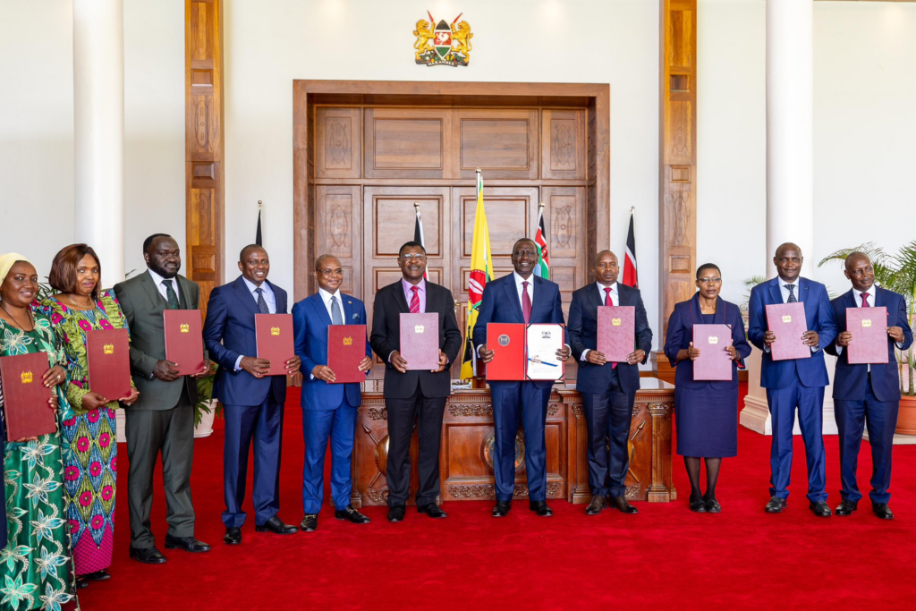 Ruto Signs Sugar Bill 2022, Introduces 4% Sugar Levy